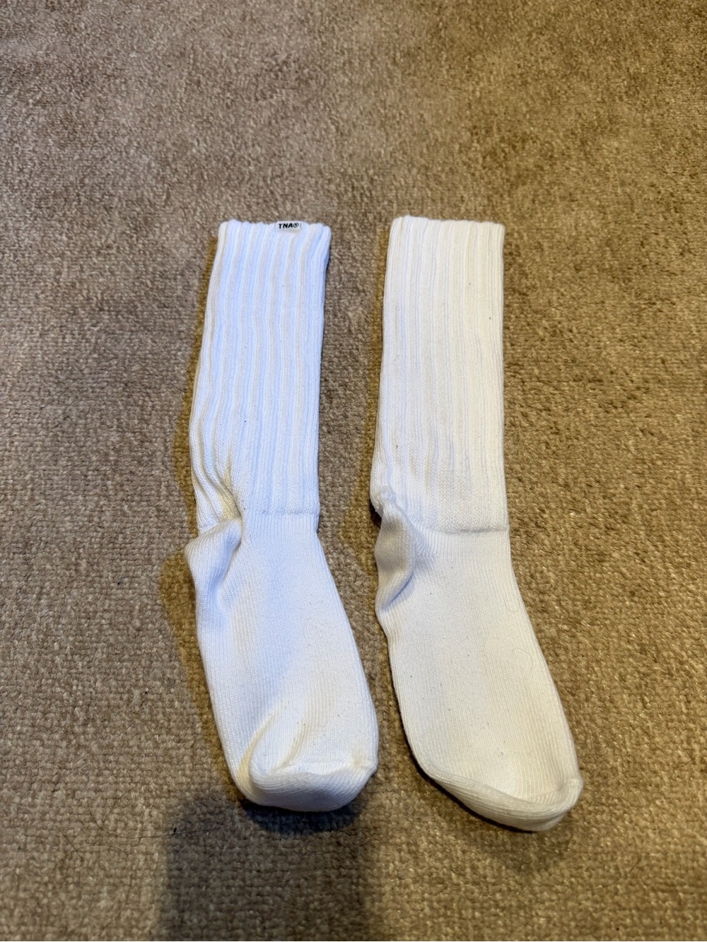 Aritzia Women's Best-Ever Slouchy Ankle & Crew Socks - Picture 8 of 10